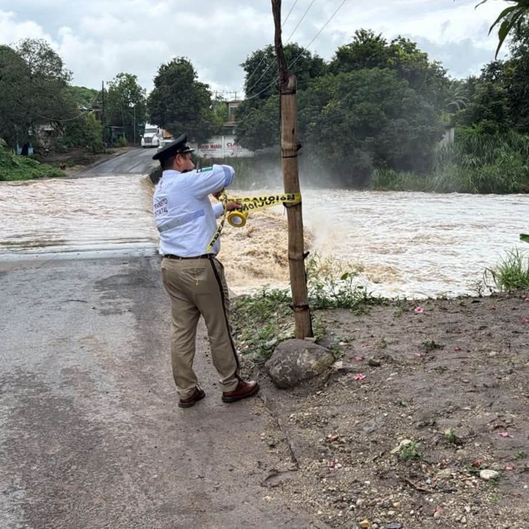 Cierran Carretera Emiliano Zapata-Actopan por Crecida de Río tras Lluvias Intensas en Veracruz